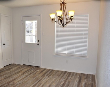 127 Anderson St - Photo Thumbnail 4