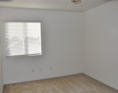127 Anderson St - Photo Thumbnail 12
