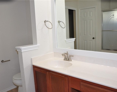 127 Anderson St - Photo Thumbnail 8
