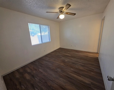 1735 Horseshoe Cir - Photo Thumbnail 13