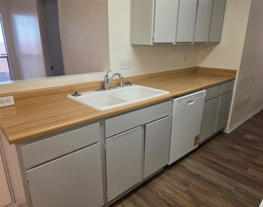 1735 Horseshoe Cir - Photo Thumbnail 7