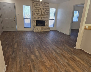 1735 Horseshoe Cir - Photo Thumbnail 2