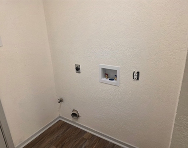 1735 Horseshoe Cir - Photo Thumbnail 8