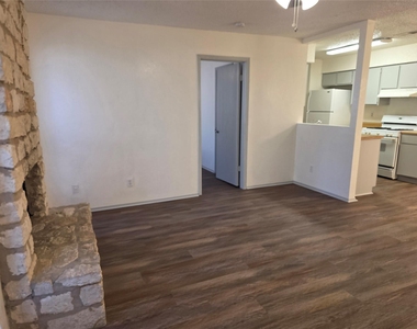 1735 Horseshoe Cir - Photo Thumbnail 4