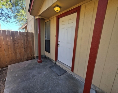 1735 Horseshoe Cir - Photo Thumbnail 9