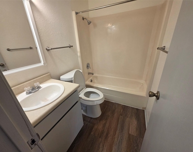 1735 Horseshoe Cir - Photo Thumbnail 12