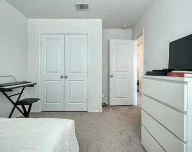 448 Major Lee Ln W - Photo Thumbnail 4