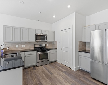 4124 Valley View Rd - Photo Thumbnail 1