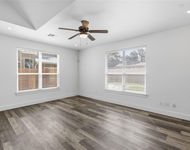 4124 Valley View Rd - Photo Thumbnail 11