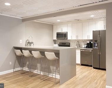 1699 Yale Place - Photo Thumbnail 5