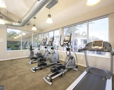 1699 Yale Place - Photo Thumbnail 21