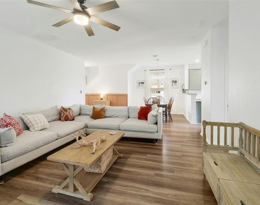 516 Hugenot Way - Photo Thumbnail 2