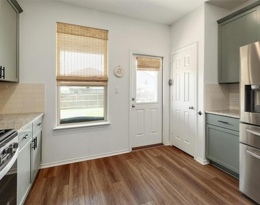 516 Hugenot Way - Photo Thumbnail 12