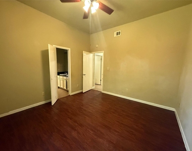 2107 Yaupon Trl - Photo Thumbnail 9