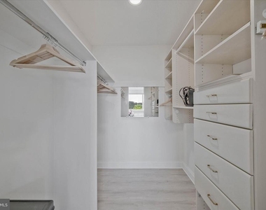 4515 Willard Avenue - Photo Thumbnail 21