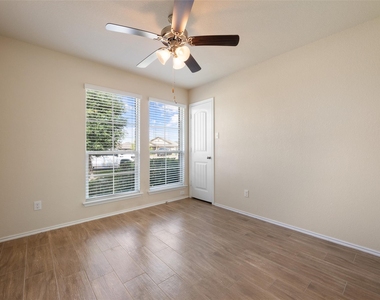 208 Plata Ln - Photo Thumbnail 8