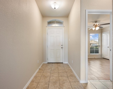 208 Plata Ln - Photo Thumbnail 6
