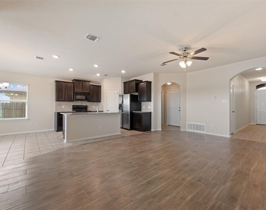 208 Plata Ln - Photo Thumbnail 16