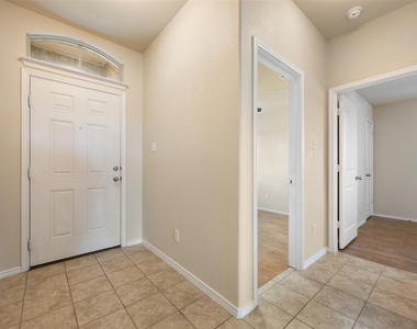 208 Plata Ln - Photo Thumbnail 7