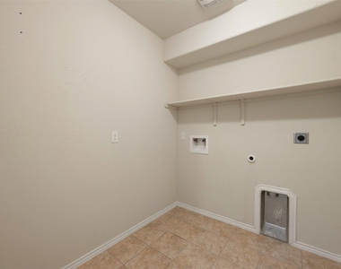 208 Plata Ln - Photo Thumbnail 33