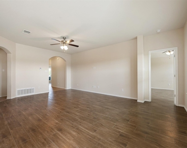 208 Plata Ln - Photo Thumbnail 15
