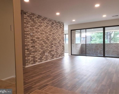 405 Christopher Avenue - Photo Thumbnail 3