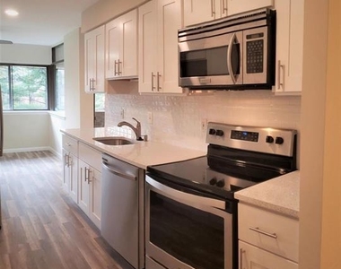 405 Christopher Avenue - Photo Thumbnail 4