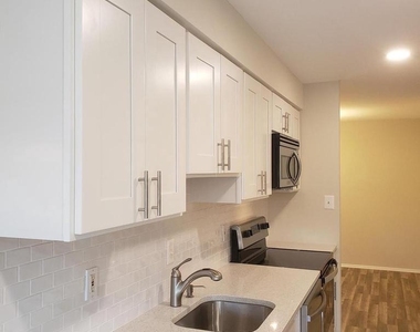 405 Christopher Avenue - Photo Thumbnail 5