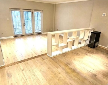 3924 Chesterwood Drive - Photo Thumbnail 14