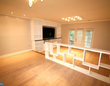 3924 Chesterwood Drive - Photo Thumbnail 15