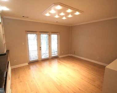 3924 Chesterwood Drive - Photo Thumbnail 13