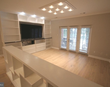 3924 Chesterwood Drive - Photo Thumbnail 12