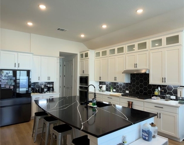 489 Billowing Way - Photo Thumbnail 7