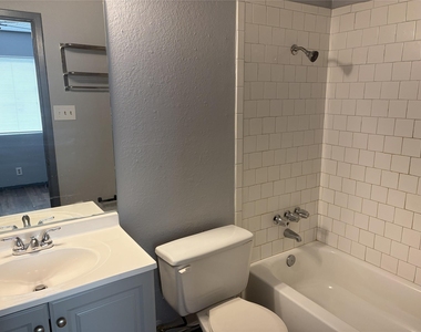 8710 Piney Point Dr - Photo Thumbnail 7