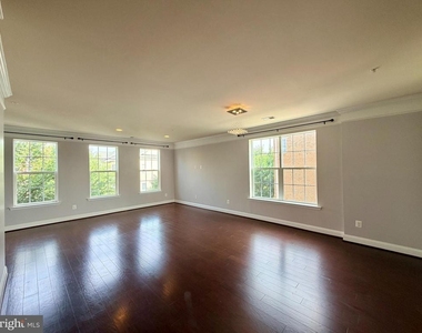 5915 Logans Way - Photo Thumbnail 4