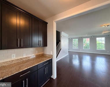 5915 Logans Way - Photo Thumbnail 5