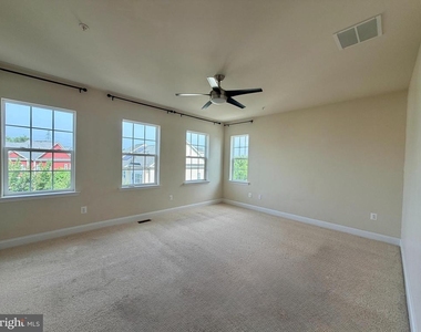 5915 Logans Way - Photo Thumbnail 12