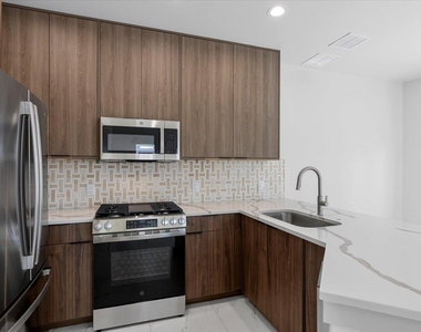 1409 Emile St - Photo Thumbnail 6