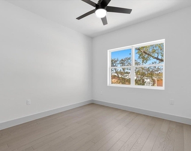 1409 Emile St - Photo Thumbnail 15