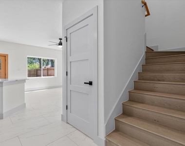 1409 Emile St - Photo Thumbnail 4