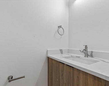 1409 Emile St - Photo Thumbnail 11