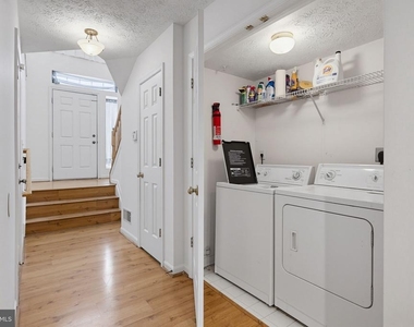 7023 Dasher Farm Court - Photo Thumbnail 13
