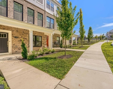 11409 Starlight Place - Photo Thumbnail 1