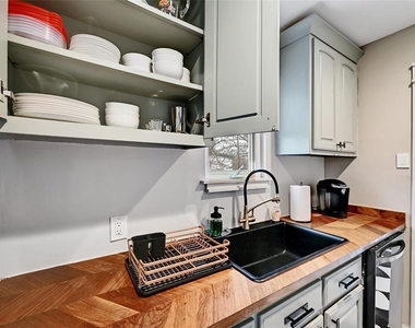 2952 Higgins St - Photo Thumbnail 8