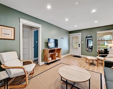 2952 Higgins St - Photo Thumbnail 16