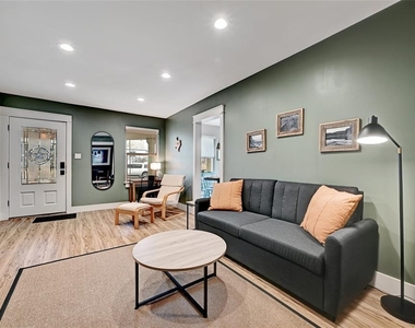 2952 Higgins St - Photo Thumbnail 15