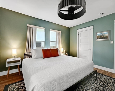 2952 Higgins St - Photo Thumbnail 21