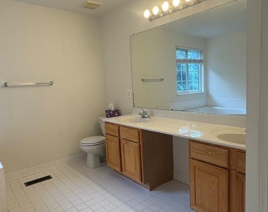 557 Kirkcaldy Way - Photo Thumbnail 24