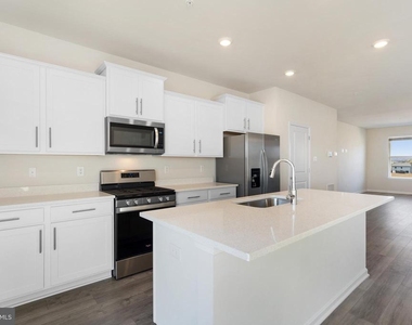 420 Herringbone Way - Photo Thumbnail 8