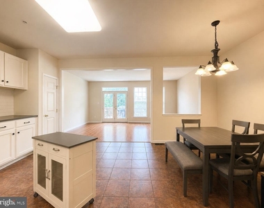 9424 Singleton Place - Photo Thumbnail 4